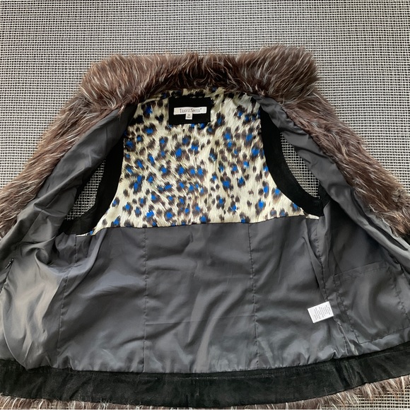 NWOT Black Suede Vest with Faux Fur Trim - Picture 3 of 7